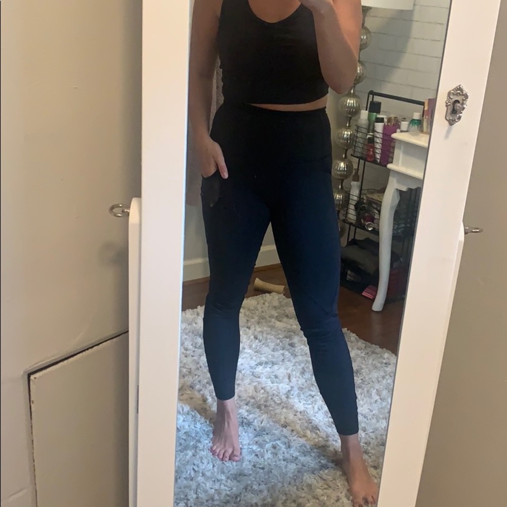Victoria sport workout leggings with a side pocket
